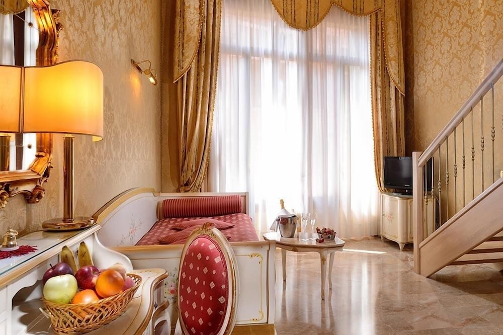 Hotel Canaletto — Hotel rooms in Venice, Veneto