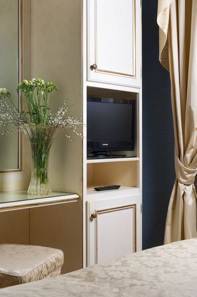 Carlton Capri Hotel — Hotel rooms in Venice, Veneto
