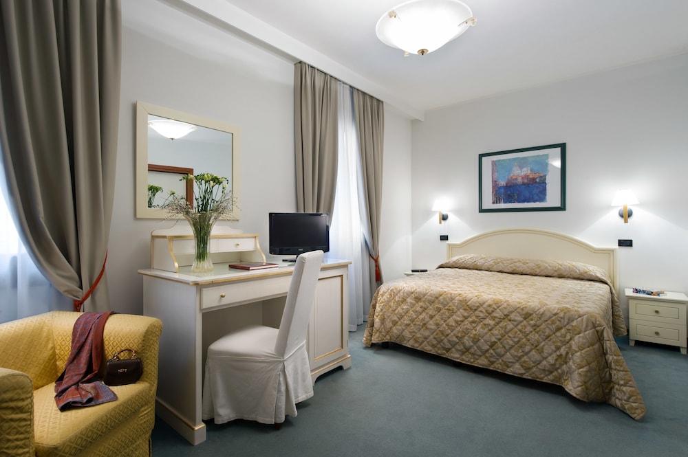 Carlton Capri Hotel — Hotel rooms in Venice, Veneto