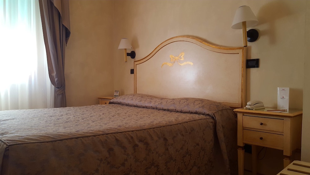 Carlton Capri Hotel — Hotel rooms in Venice, Veneto