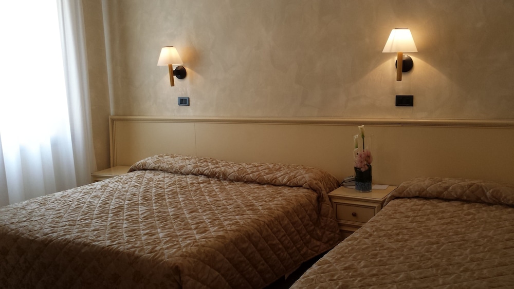 Carlton Capri Hotel — Hotel rooms in Venice, Veneto