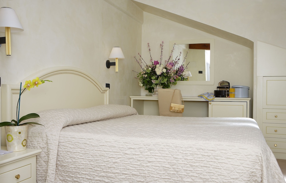 Carlton Capri Hotel — Hotel rooms in Venice, Veneto