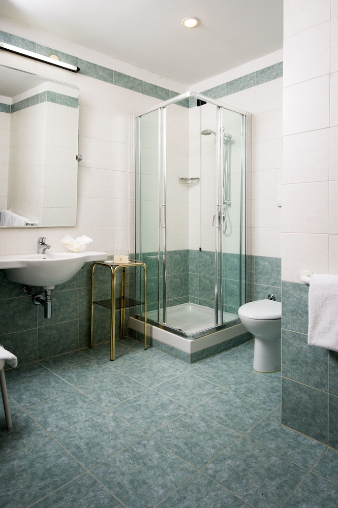 Carlton Capri Hotel — Hotel rooms in Venice, Veneto