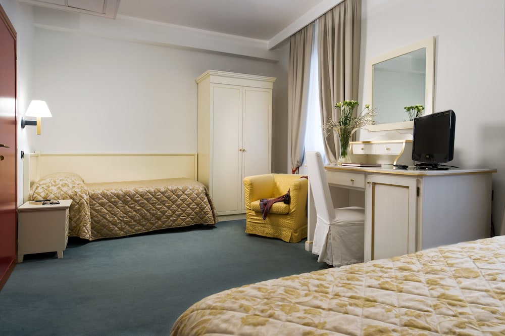 Carlton Capri Hotel — Hotel rooms in Venice, Veneto
