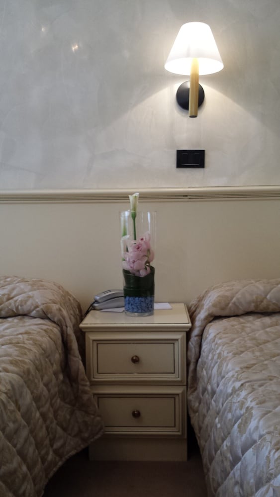 Carlton Capri Hotel — Hotel rooms in Venice, Veneto
