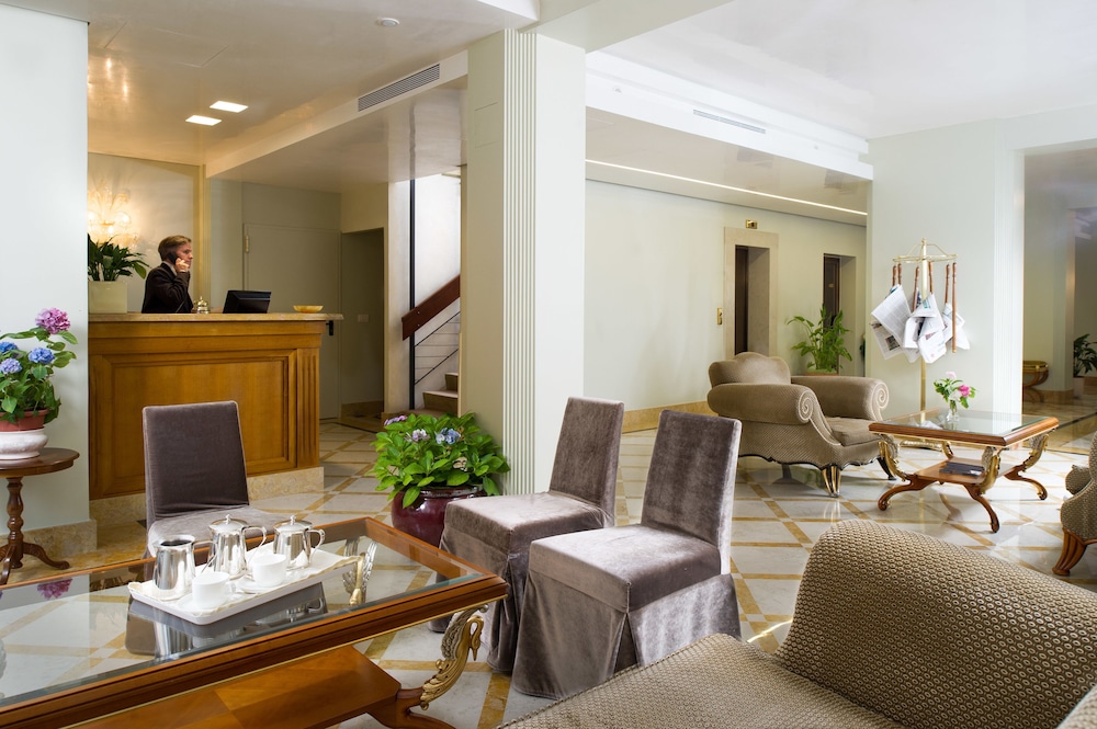 Carlton Capri Hotel — Hotel building in Venice, Veneto