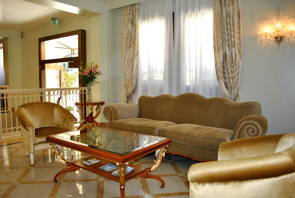 Carlton Capri Hotel — Hotel rooms in Venice, Veneto