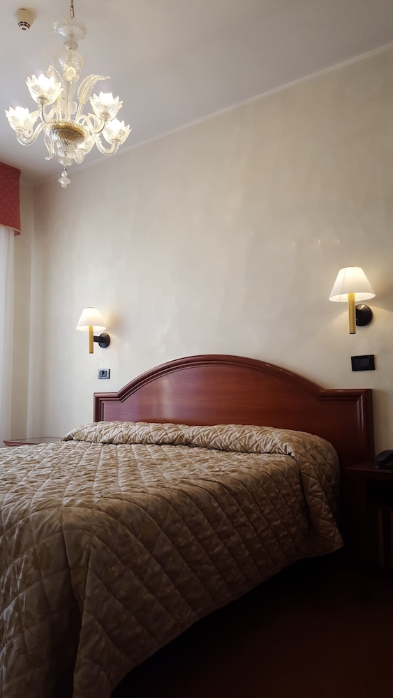 Carlton Capri Hotel — Hotel rooms in Venice, Veneto