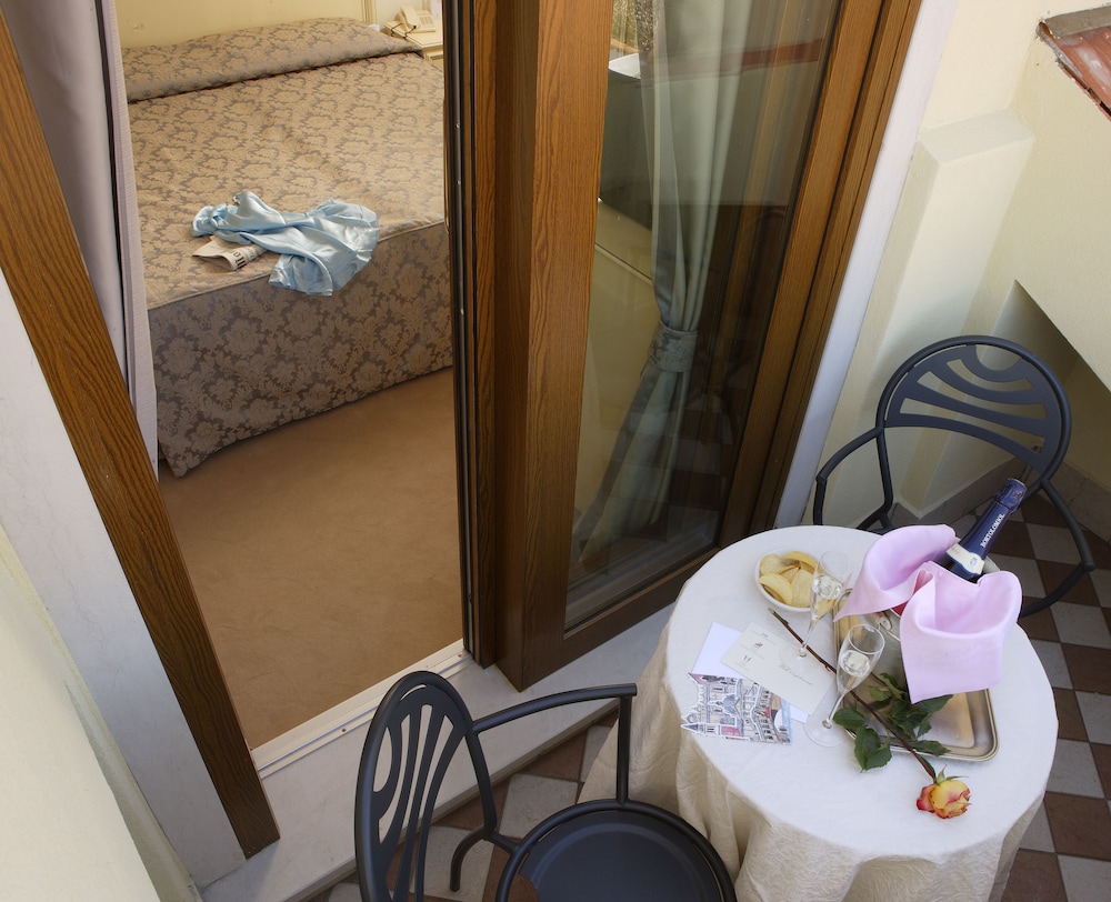 Carlton Capri Hotel — Hotel rooms in Venice, Veneto