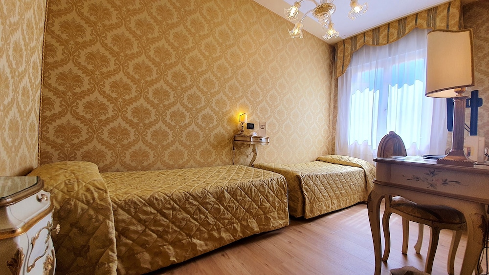 Hotel Carlton on the Grand Canal — Hotel rooms in Venice, Veneto