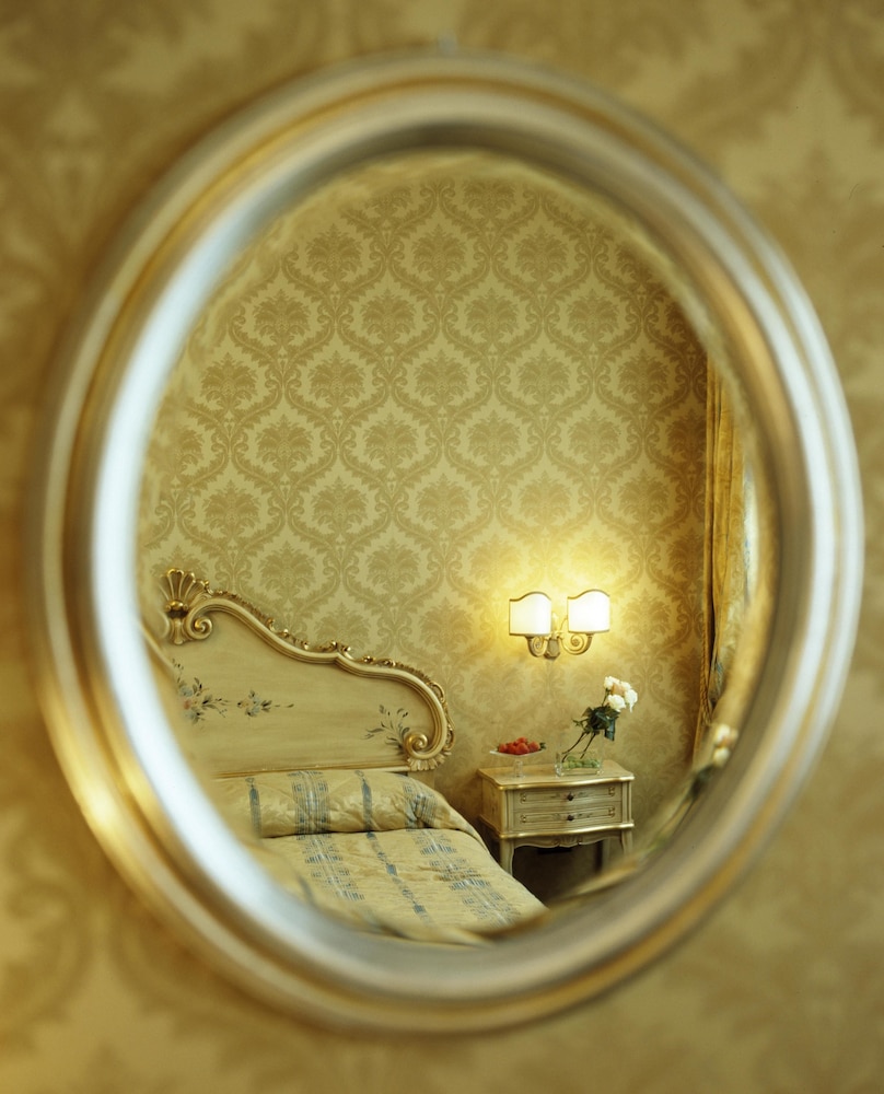 Hotel Carlton on the Grand Canal — Hotel rooms in Venice, Veneto