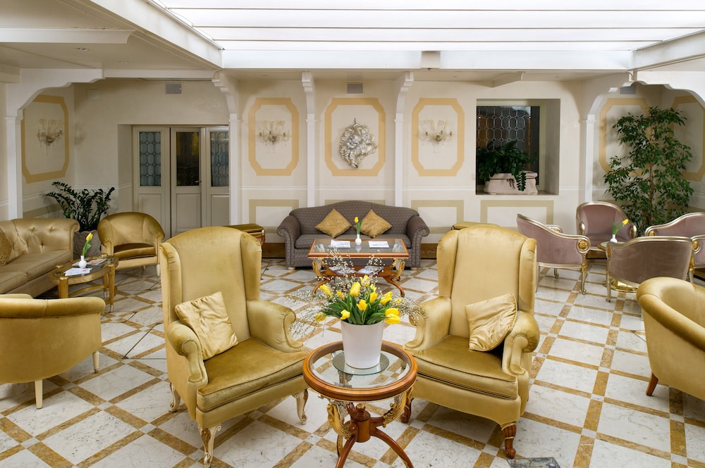 Hotel Carlton on the Grand Canal — Hotel building in Venice, Veneto