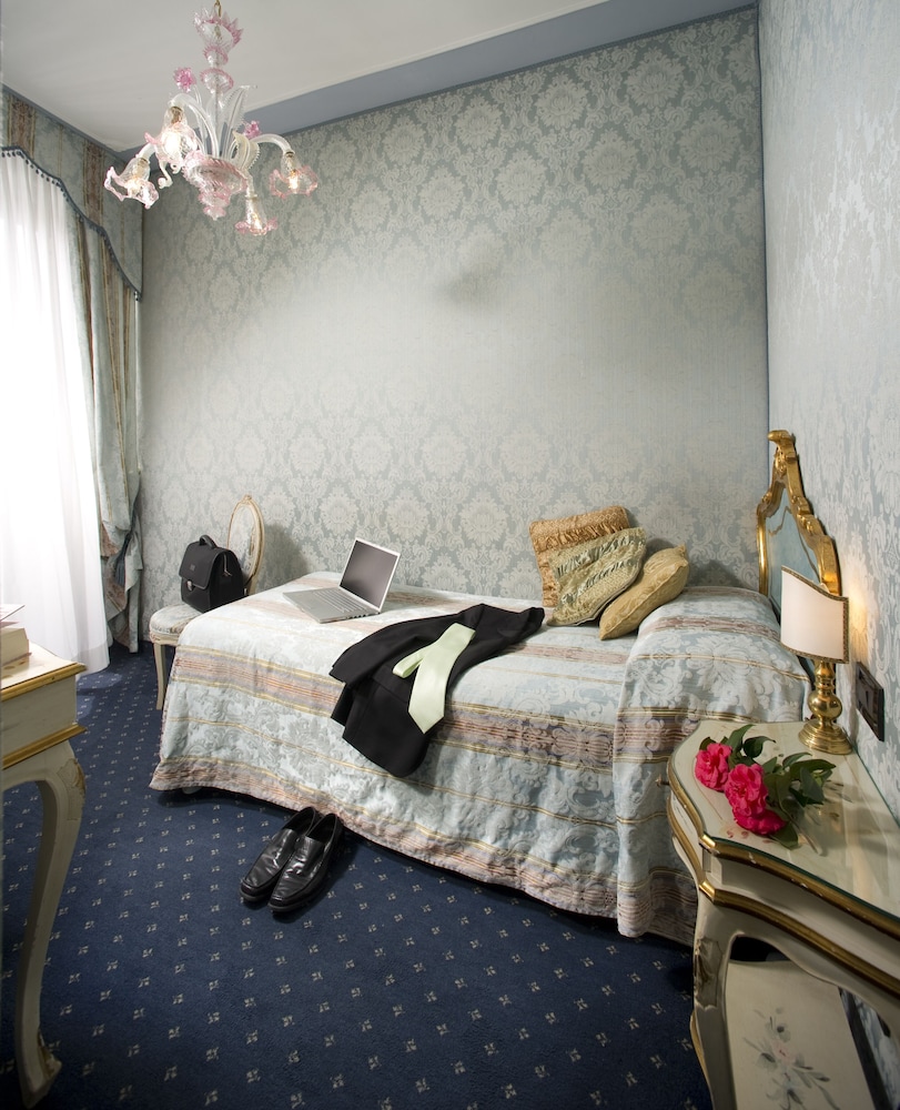 Hotel Carlton on the Grand Canal — Hotel rooms in Venice, Veneto
