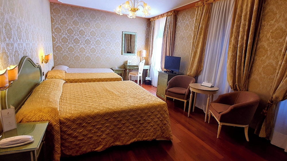 Hotel Carlton on the Grand Canal — Hotel rooms in Venice, Veneto