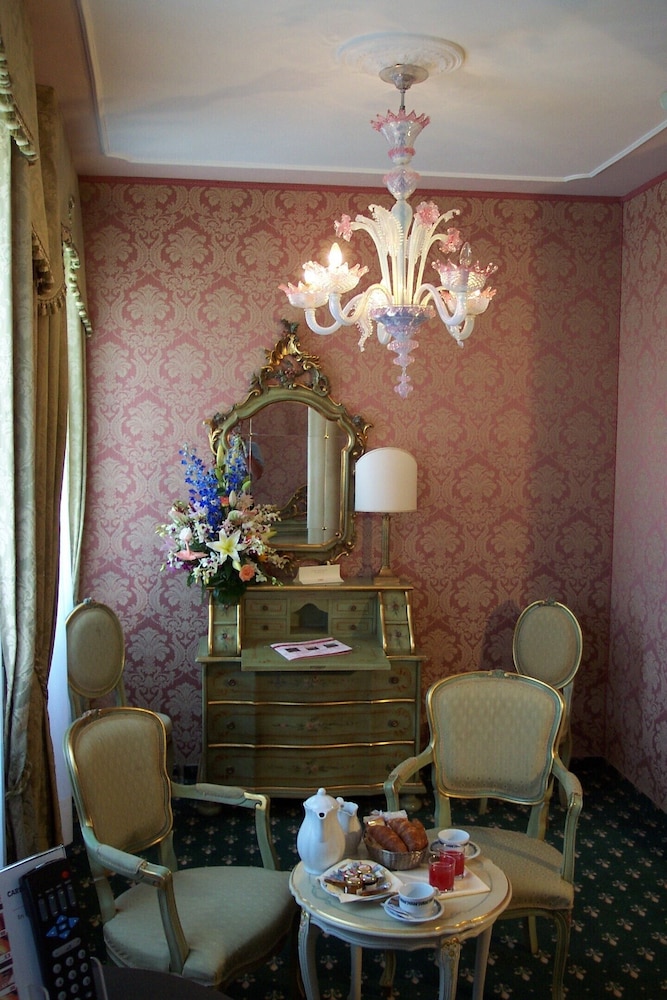 Hotel Carlton on the Grand Canal — Hotel rooms in Venice, Veneto