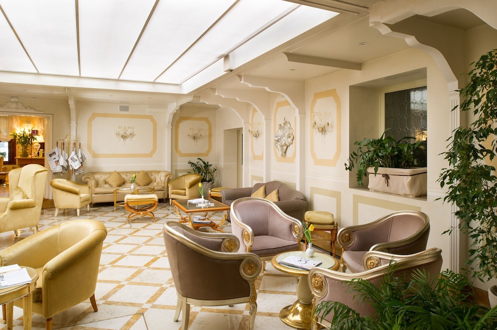 Hotel Carlton on the Grand Canal — Hotel building in Venice, Veneto