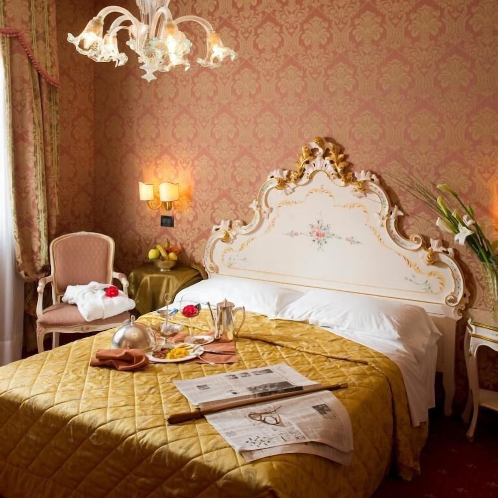 Hotel Carlton on the Grand Canal — Hotel rooms in Venice, Veneto