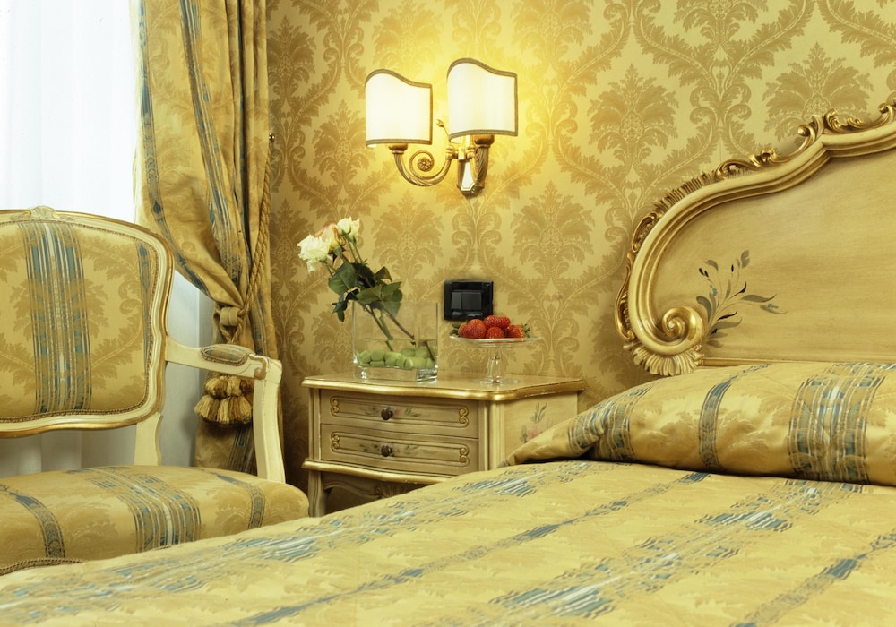 Hotel Carlton on the Grand Canal — Hotel rooms in Venice, Veneto