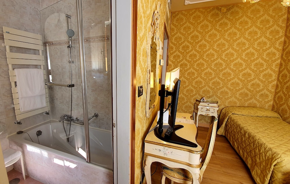 Hotel Carlton on the Grand Canal — Hotel rooms in Venice, Veneto