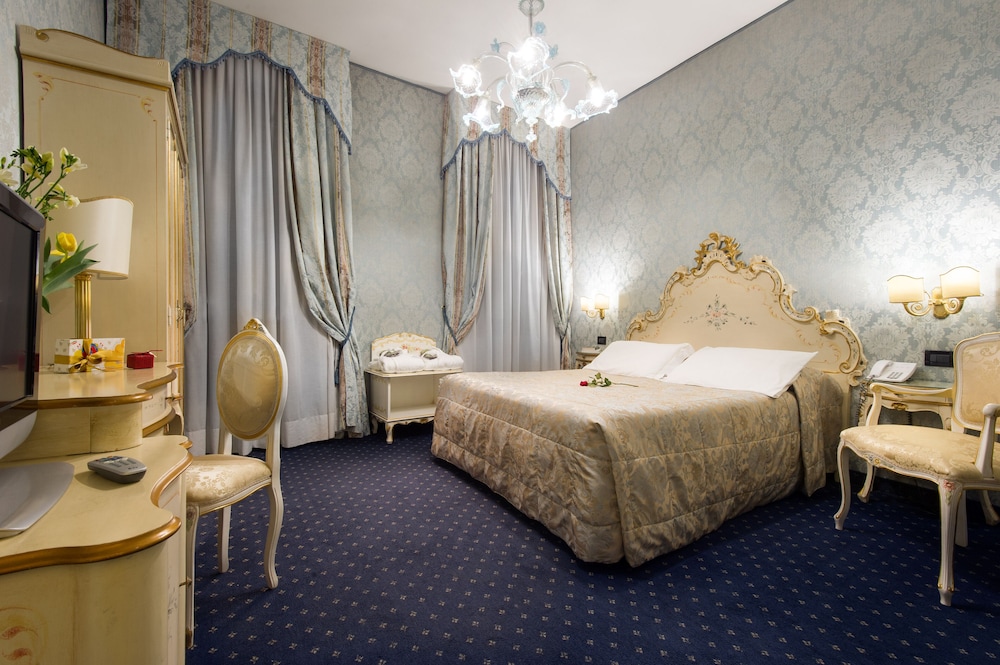 Hotel Carlton on the Grand Canal — Hotel rooms in Venice, Veneto