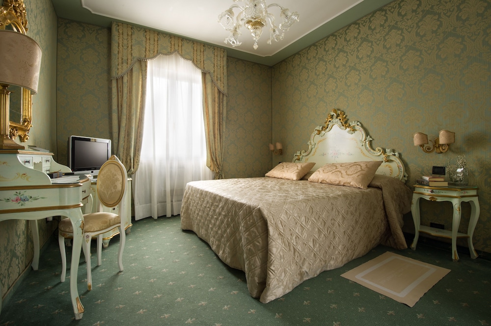 Hotel Carlton on the Grand Canal — Hotel rooms in Venice, Veneto