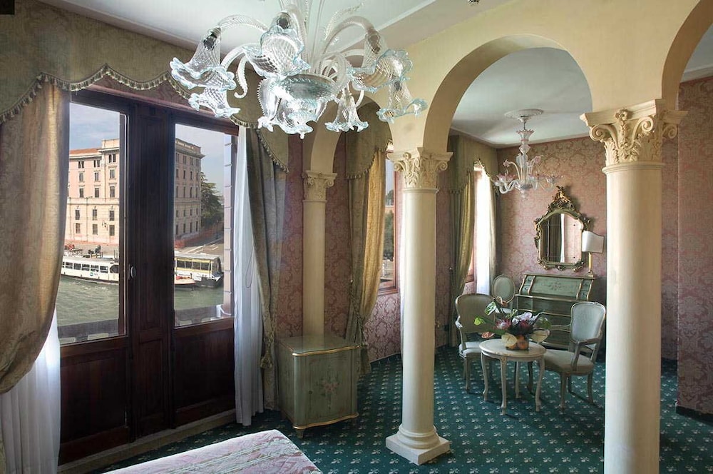 Hotel Carlton on the Grand Canal — Hotel rooms in Venice, Veneto