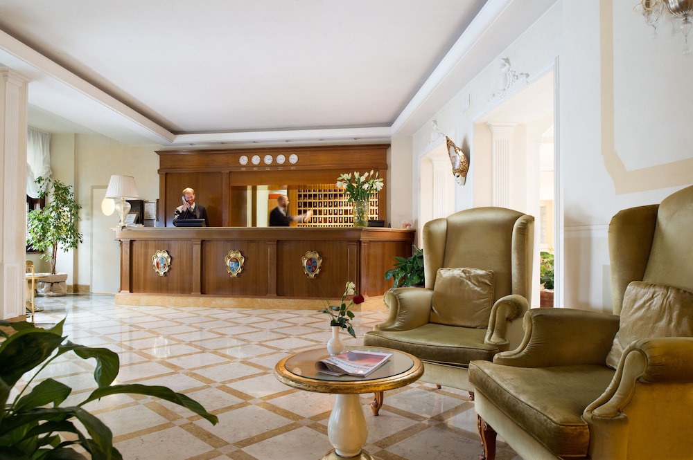 Hotel Carlton on the Grand Canal — Hotel building in Venice, Veneto