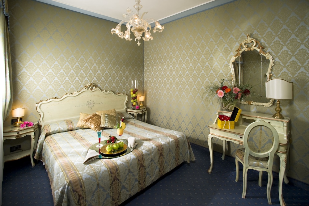Hotel Carlton on the Grand Canal — Hotel rooms in Venice, Veneto