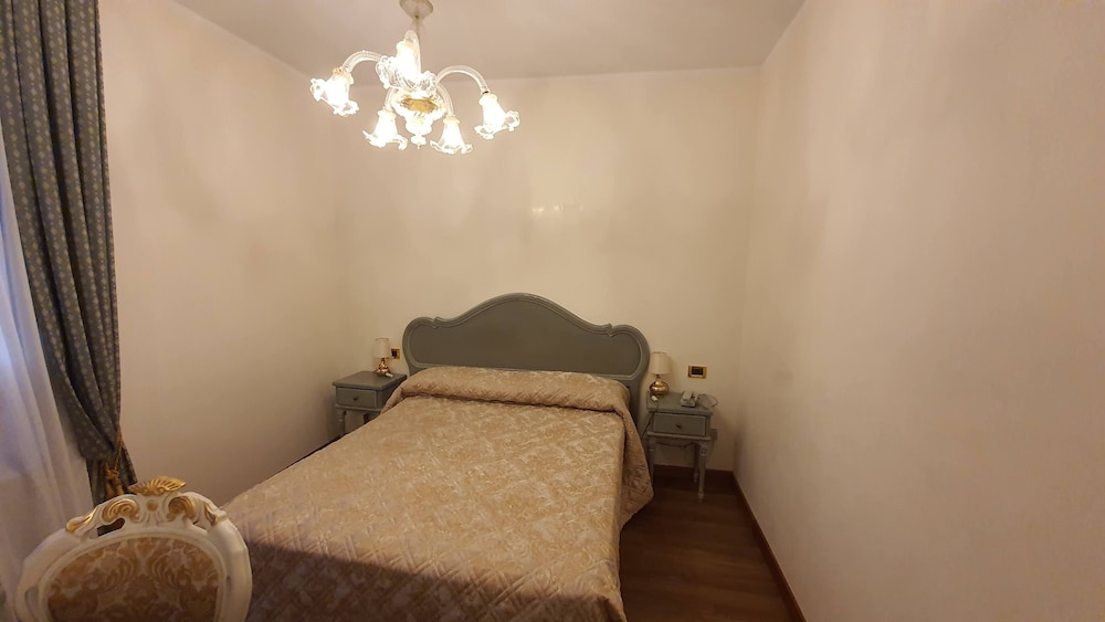 Hotel Carlton on the Grand Canal — Hotel rooms in Venice, Veneto
