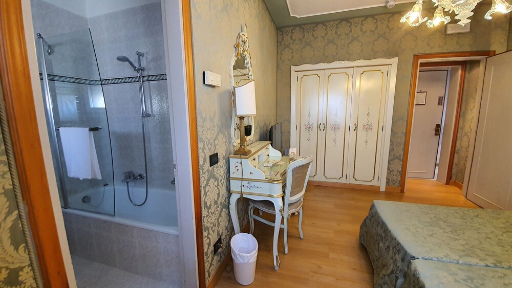 Hotel Carlton on the Grand Canal — Hotel rooms in Venice, Veneto