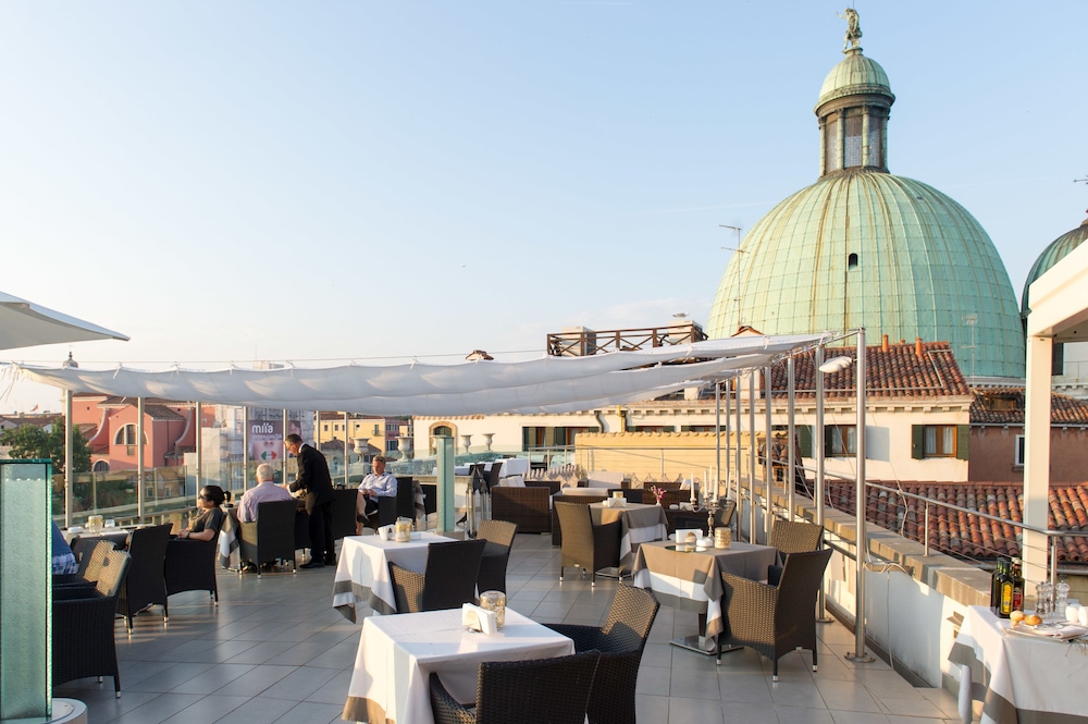 Hotel Carlton on the Grand Canal — Restaurant & bars in Venice, Veneto