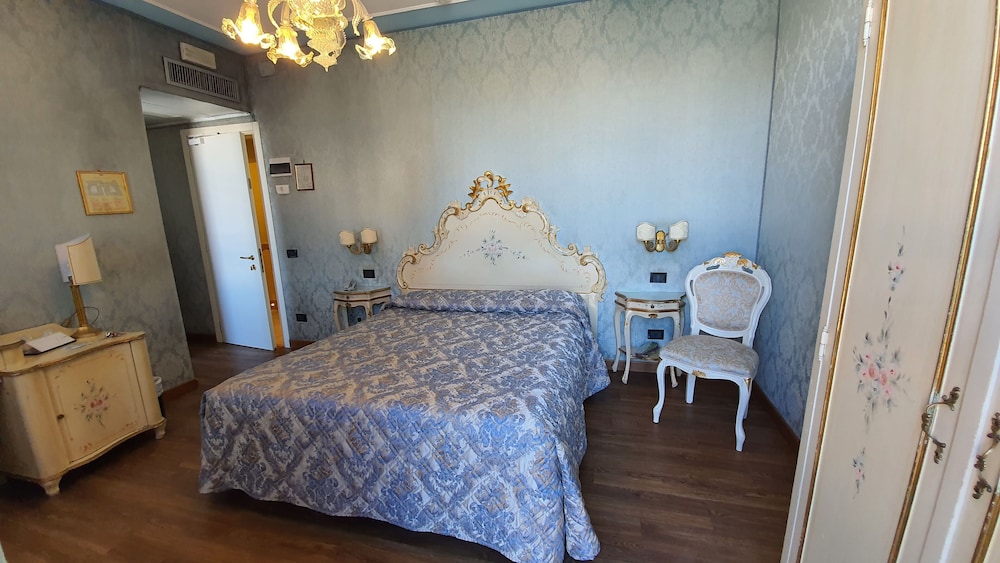 Hotel Carlton on the Grand Canal — Hotel rooms in Venice, Veneto