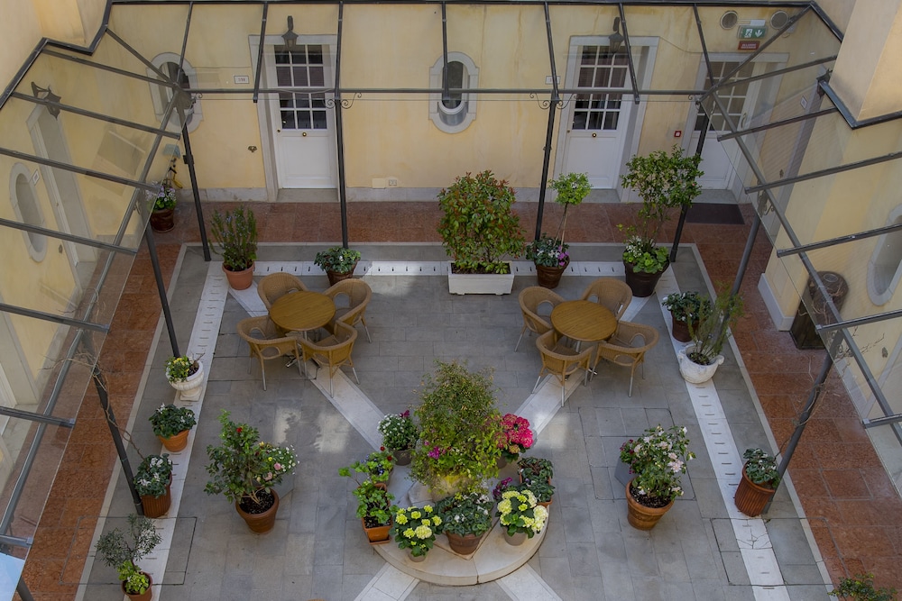 Hotel Carlton on the Grand Canal — Hotel building in Venice, Veneto