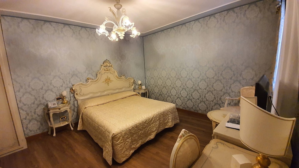 Hotel Carlton on the Grand Canal — Hotel rooms in Venice, Veneto