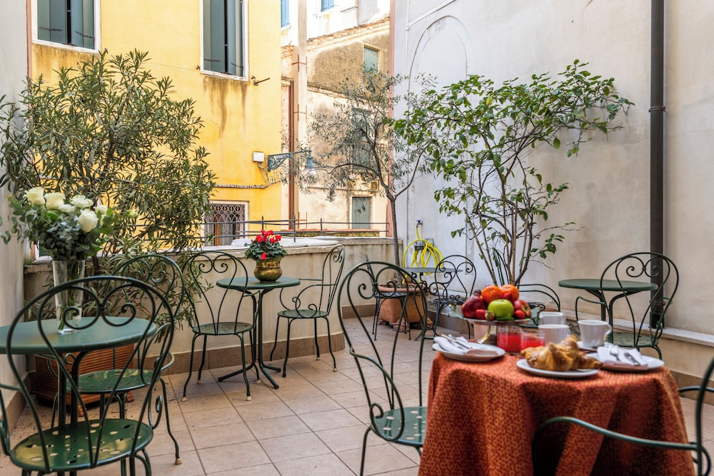 Hotel Casa Verardo Residenza d'Epoca — Restaurant & bars in Venice, Veneto