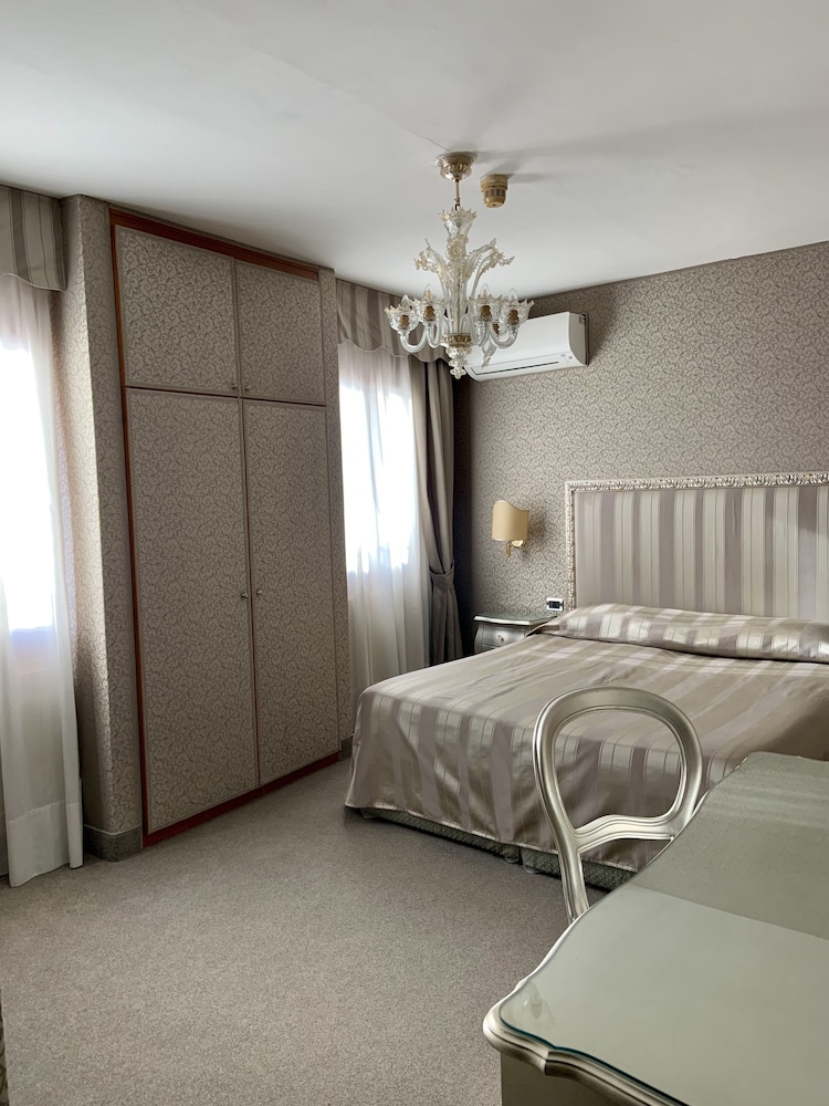 Hotel Castello — Hotel rooms in Venice, Veneto