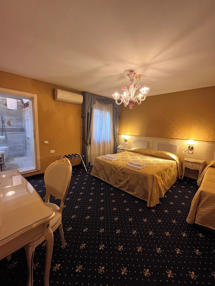 Hotel Castello — Hotel rooms in Venice, Veneto