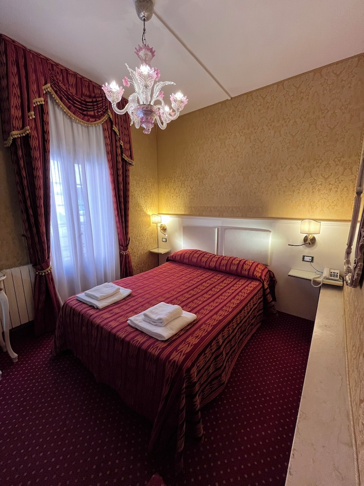 Hotel Castello — Hotel rooms in Venice, Veneto