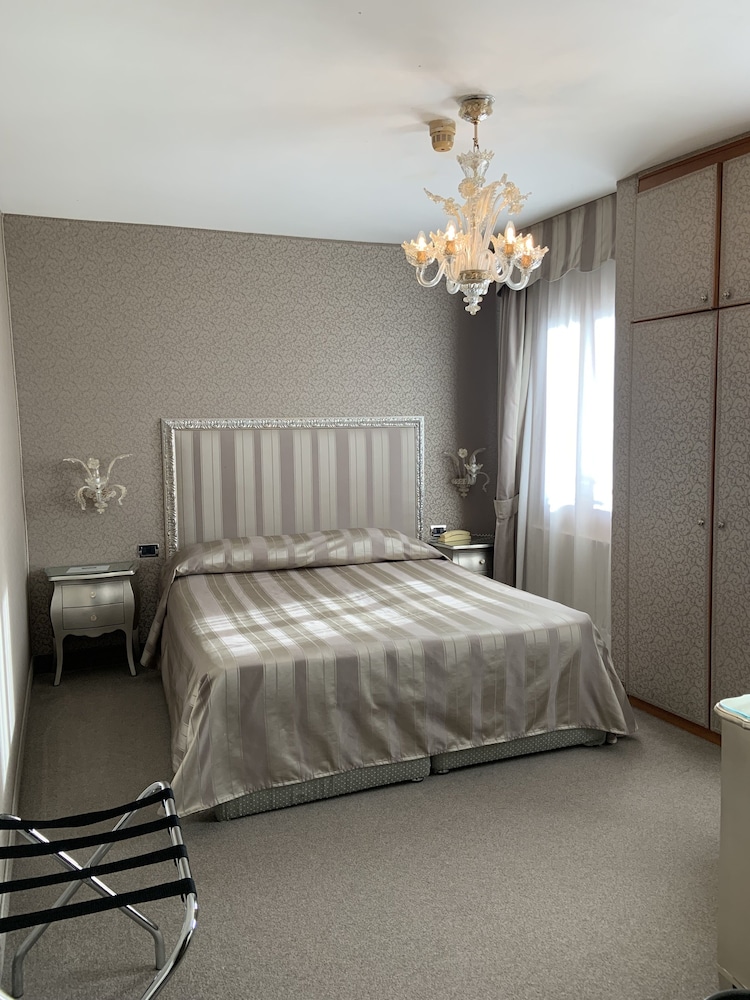 Hotel Castello — Hotel rooms in Venice, Veneto