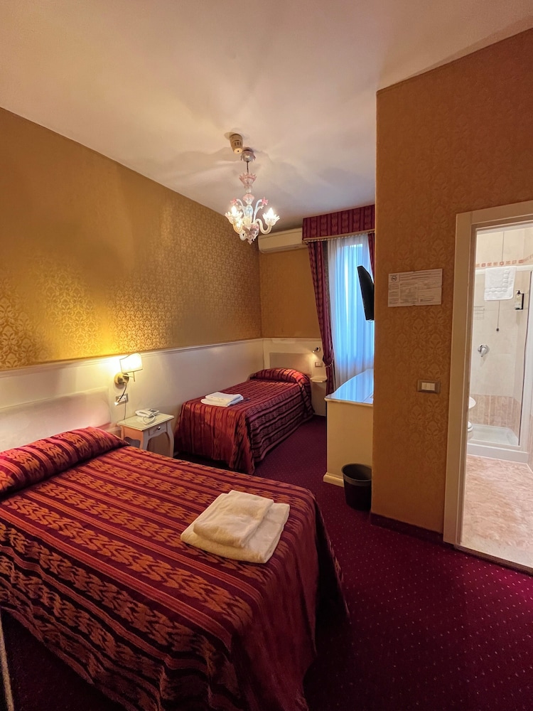 Hotel Castello — Hotel rooms in Venice, Veneto