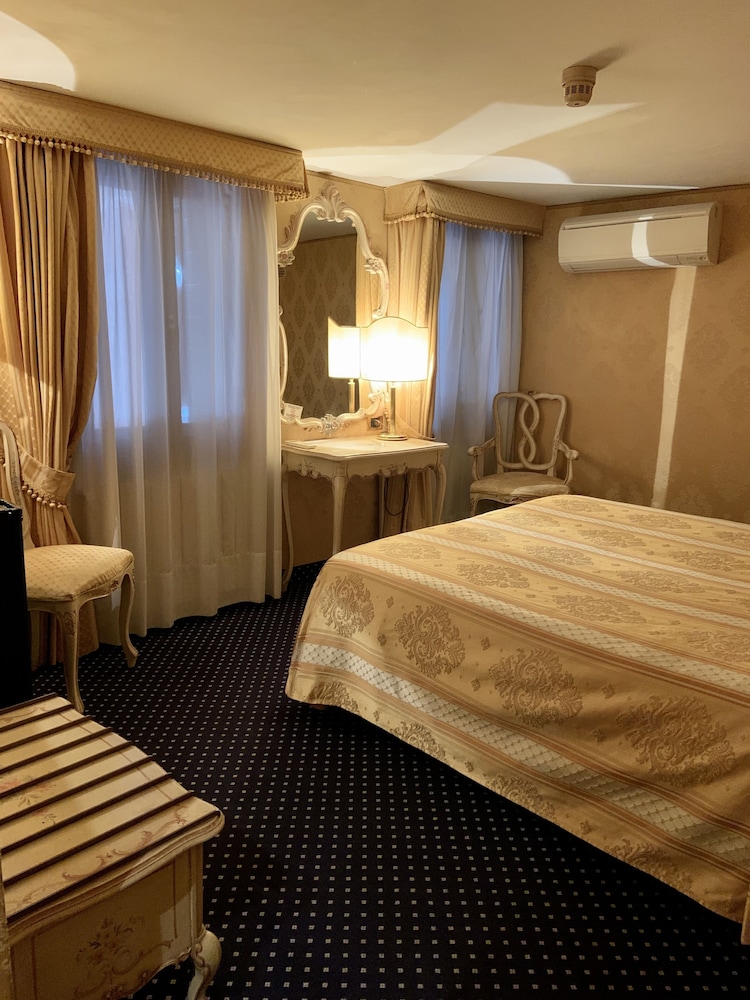 Hotel Castello — Hotel rooms in Venice, Veneto