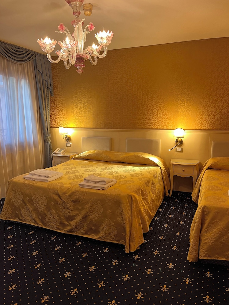 Hotel Castello — Hotel rooms in Venice, Veneto