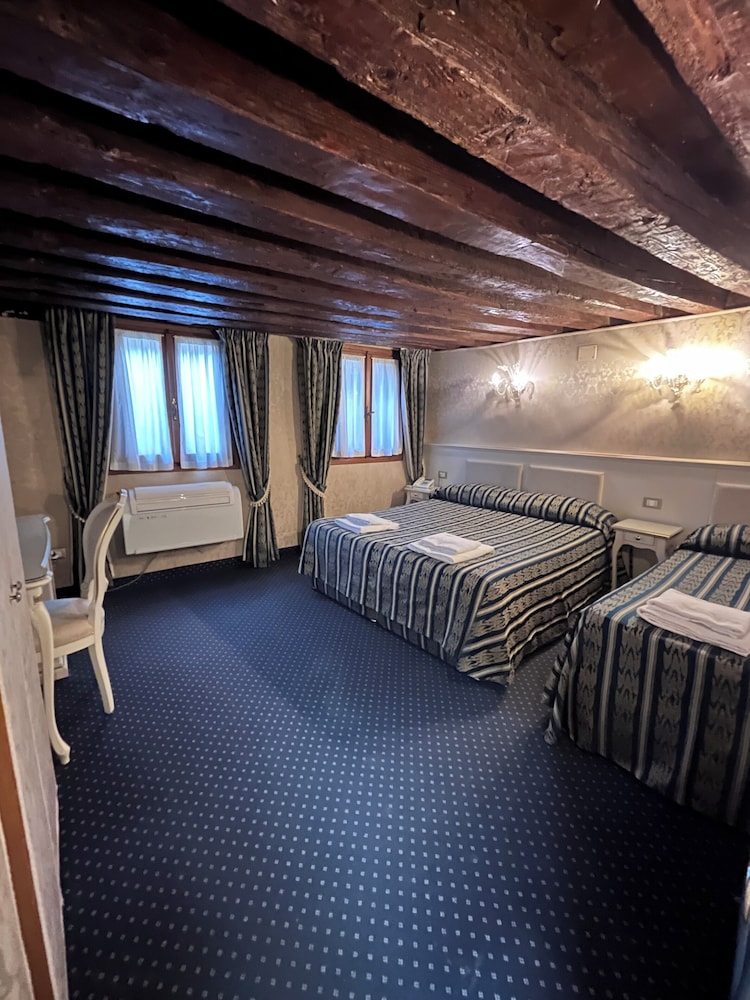 Hotel Castello — Hotel rooms in Venice, Veneto