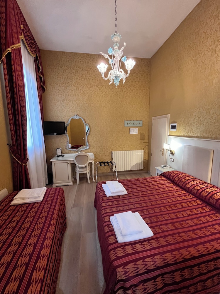 Hotel Castello — Hotel rooms in Venice, Veneto