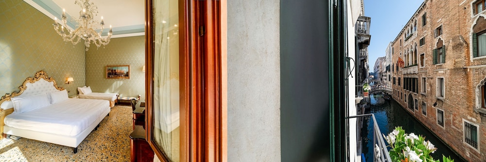 Colombina Hotel — Hotel building in Venice, Veneto