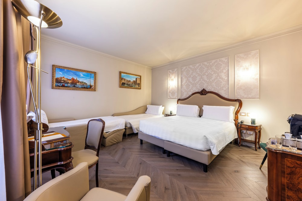 Colombina Hotel — Hotel rooms in Venice, Veneto