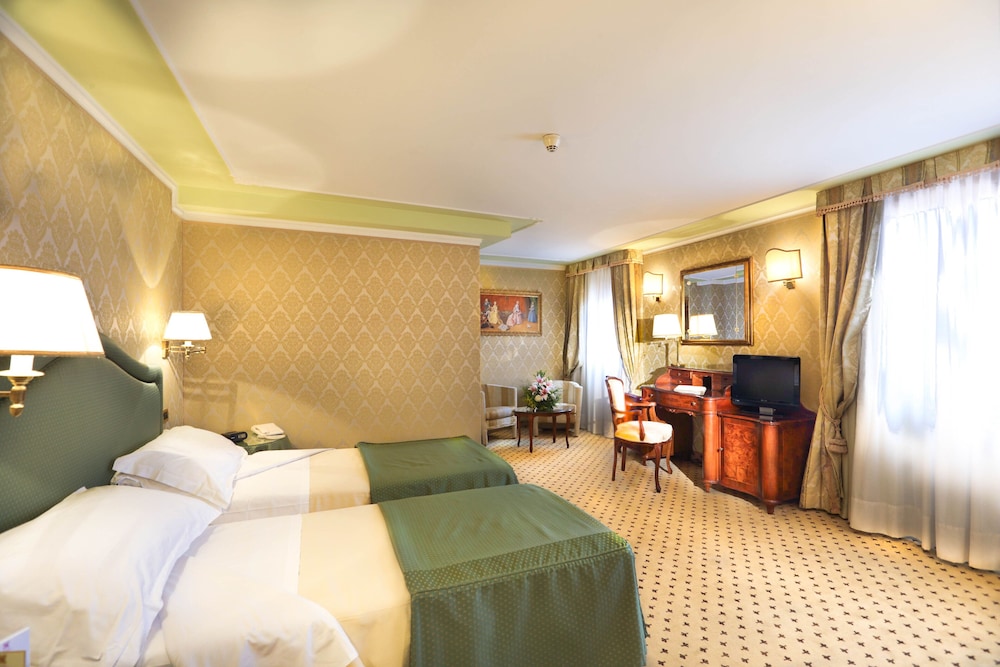 Colombina Hotel — Hotel rooms in Venice, Veneto