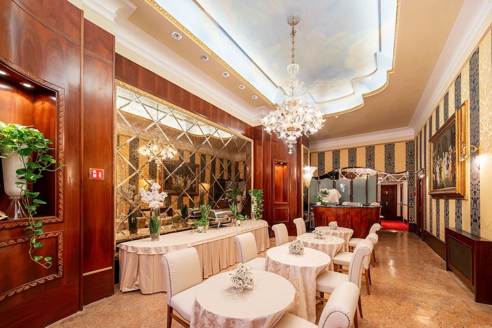 Colombina Hotel — Restaurant & bars in Venice, Veneto