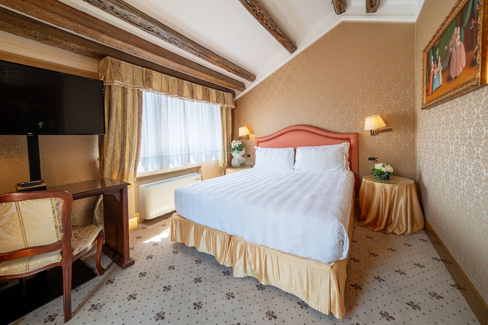 Colombina Hotel — Hotel rooms in Venice, Veneto
