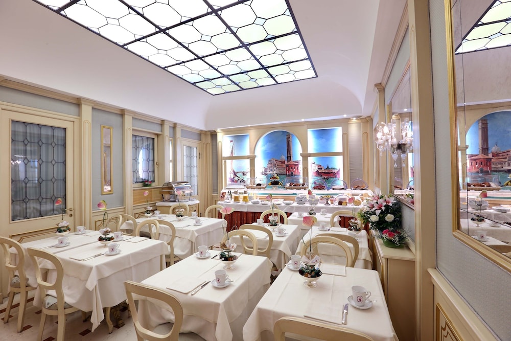 Colombina Hotel — Restaurant & bars in Venice, Veneto